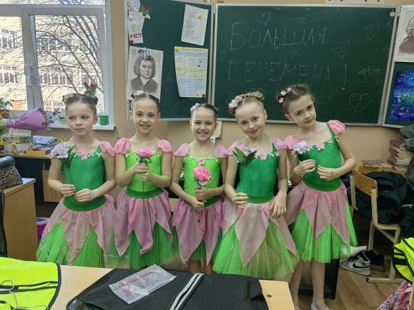 Громкие аплодисменты и крики 